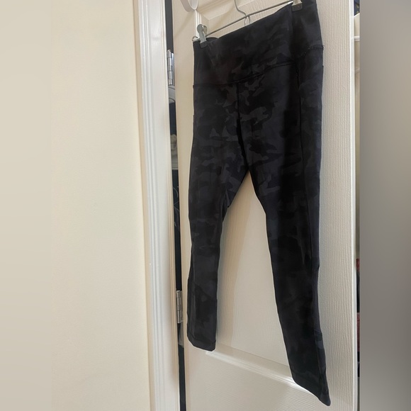 Camo print lulu lemon leggings with pockets - Picture 2 of 8